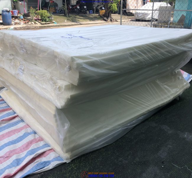 Mua đệm mút về tự làm sofa